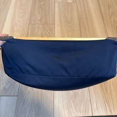 クッション付きテーブルの画像