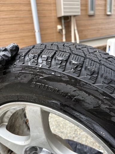 スタッドレスタイヤ（215/65R16）
