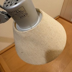 【北欧風ブランド家具】ランプ付き学習机の画像