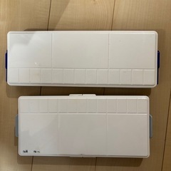 絵の具、筆、パレット　セットの画像