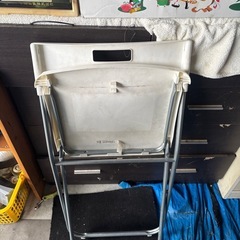 折り畳み椅子の画像