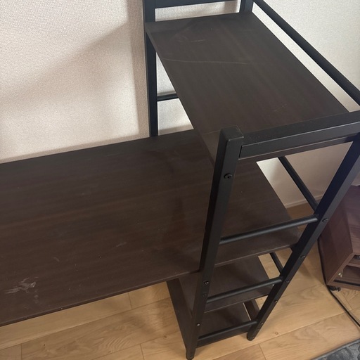 机、物置き付き