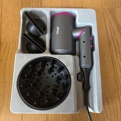 折り畳み式ヘアドライヤーの画像