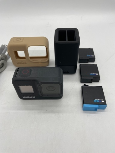 【トレファク足立扇店】ｱｸｼｮﾝｶﾒﾗ GoPro HERO8 BLACK ﾊﾞｯﾃﾘｰ3個･充電器付 ｿﾌﾄｹｰｽ付