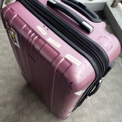 ボロボロのキャリーバッグ　Lサイズ　スーツケースの画像