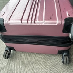 ボロボロのキャリーバッグ　Lサイズ　スーツケースの画像