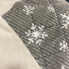 【ほぼ未使用】おひとり様こたつ　円形　丸いこたつ　雪の結晶模様　組み立て簡単　工具部品揃い　モノトーンの画像