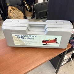 今2602-336 油圧式フロアジャッキ 2トン容量 カー用品 ケース付き キズ汚れ有りの画像
