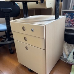 学習机（椅子は無し）の画像