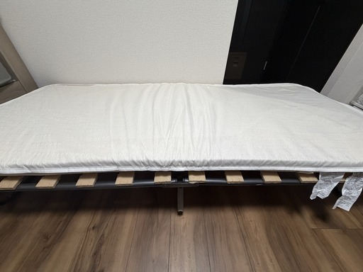折りたたみベッド（イタリア製）マットレス付き