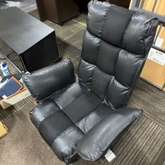 ブラック リクライニング座椅子 肘掛け付き クッション厚手の画像