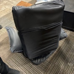 ブラック リクライニング座椅子 肘掛け付き クッション厚手の画像