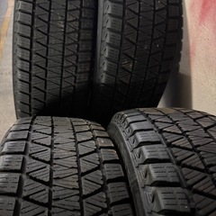 ブリヂストン　225 65R 17 スタッドレス　ブリザック　DM-V3の画像