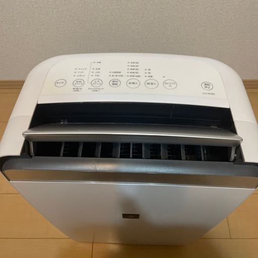 【使用20回未満】シャープ 衣類乾燥除湿機 CV-N180-W（パワフル18L）