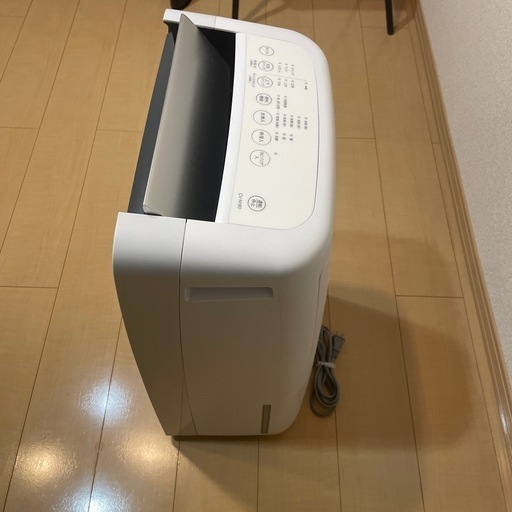 【使用20回未満】シャープ 衣類乾燥除湿機 CV-N180-W（パワフル18L）
