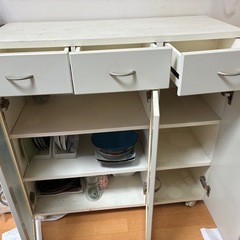食器棚の画像