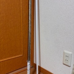 屋外のハンガーの画像