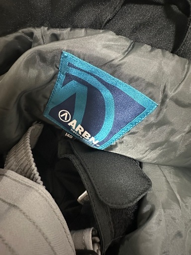 ARBNスノーウェア１４０美品手袋セット