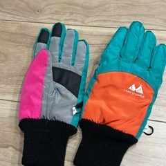 ARBNスノーウェア１４０美品手袋セットの画像