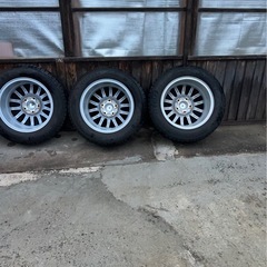 まだまだ履けます　スタッドレスタイヤ、アルミセットの画像