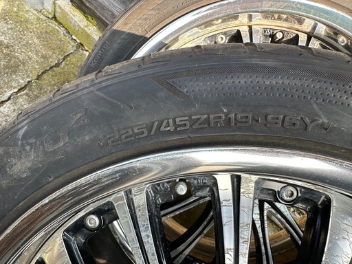 
アルミホイール　225/45R19