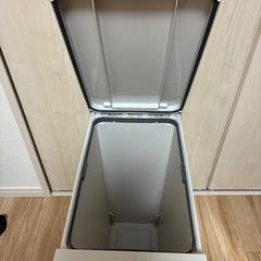 ゴミ箱2セットの画像