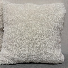 ニトリ　クッション　2個の画像