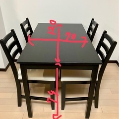 美品‼️ダイニングテーブル‼️椅子四人掛けセットでお付けします‼️の画像