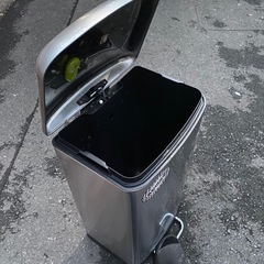 ゴミ箱　メタルの画像