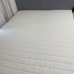 ダブルベッド　マットレス付き　IKEAの画像