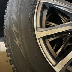 205/65r16スタッドレスタイヤbridgestoneとアルミホイール4本セットの画像