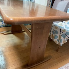 ダイニングテーブルの画像