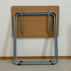 折りたたみテーブル（サイドテーブル、PC作業机)の画像