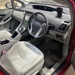 トヨタ プリウス 赤。 Sの画像