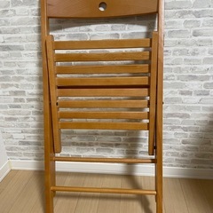 折りたたみ椅子の画像