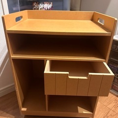 キャスター付き 木製収納棚／引き出し付き・移動可能
の画像