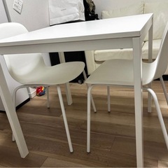 【2/19か20日大阪市中央区引き取り】IKEAダイニングテーブル椅子2個セットの画像