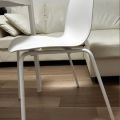 【2/19か20日大阪市中央区引き取り】IKEAダイニングテーブル椅子2個セットの画像