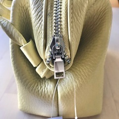 レディース　レザー　本革　イエロー　ショルダーバッグ　春　コンパクト　上品　大人の画像