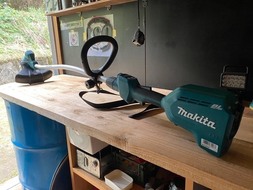 ②MAKITA MUR189D 18v 充電式草刈機《本体のみ》