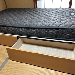 ベッド（セミダブルサイズ）の画像