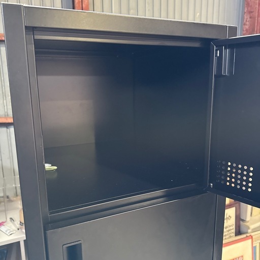オフィス用 業務用 店舗用　数ヶ月のみ使用 鍵付 ロッカー　38×45×180cm