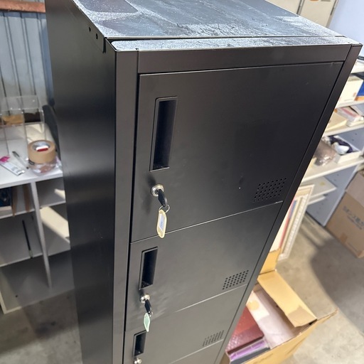 オフィス用 業務用 店舗用　数ヶ月のみ使用 鍵付 ロッカー　38×45×180cm