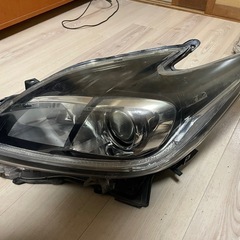 30 プリウス Gs  ヘッドライトの画像