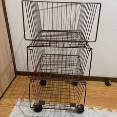 3段スチールラックの画像