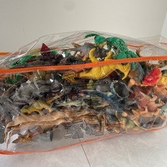 恐竜フィギュアセットの画像