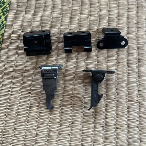 XJ400.550純正シート金具②