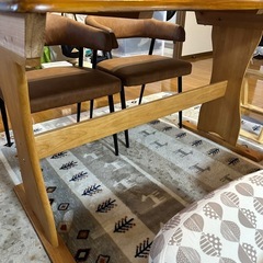 ダイニングテーブルの画像