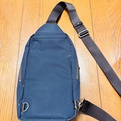 ボディバッグ　ネイビー色の画像