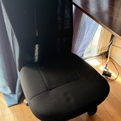 机と椅子の画像